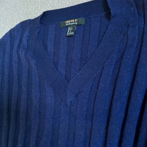 forever 21 v-neck sweater - Picture 2 of 3